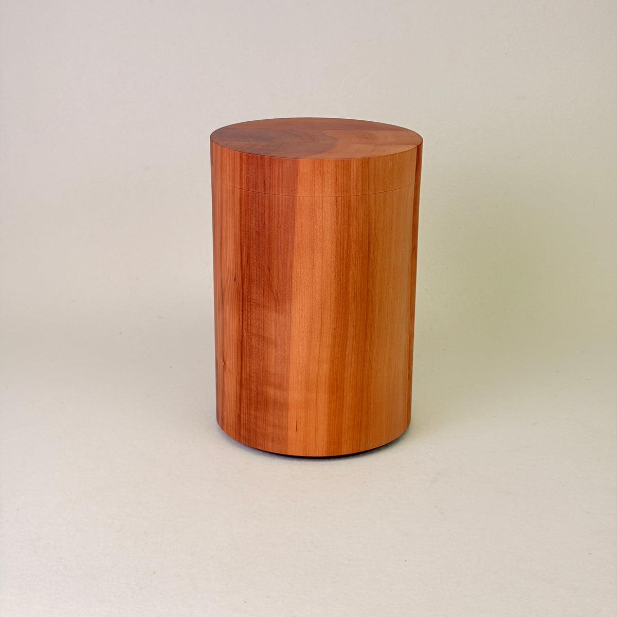 Holzurne aus Elsbeere mir glatter Form – 196