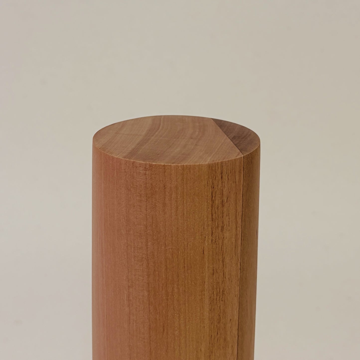 Tierurne aus Elsbeere – Stele, Rund, Glatt, 0,45L