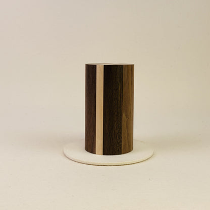 Tierurne aus Nussbaum mit Lichtelement – Stele, Rund, Glatt, 0,6L