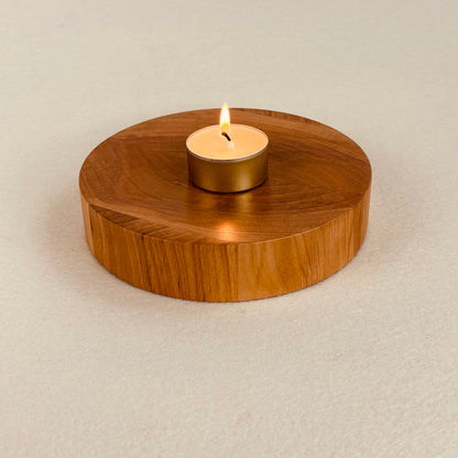 Holzurne in Erle mit Erinnerungsstück "Holzscheibe in Schalenform"