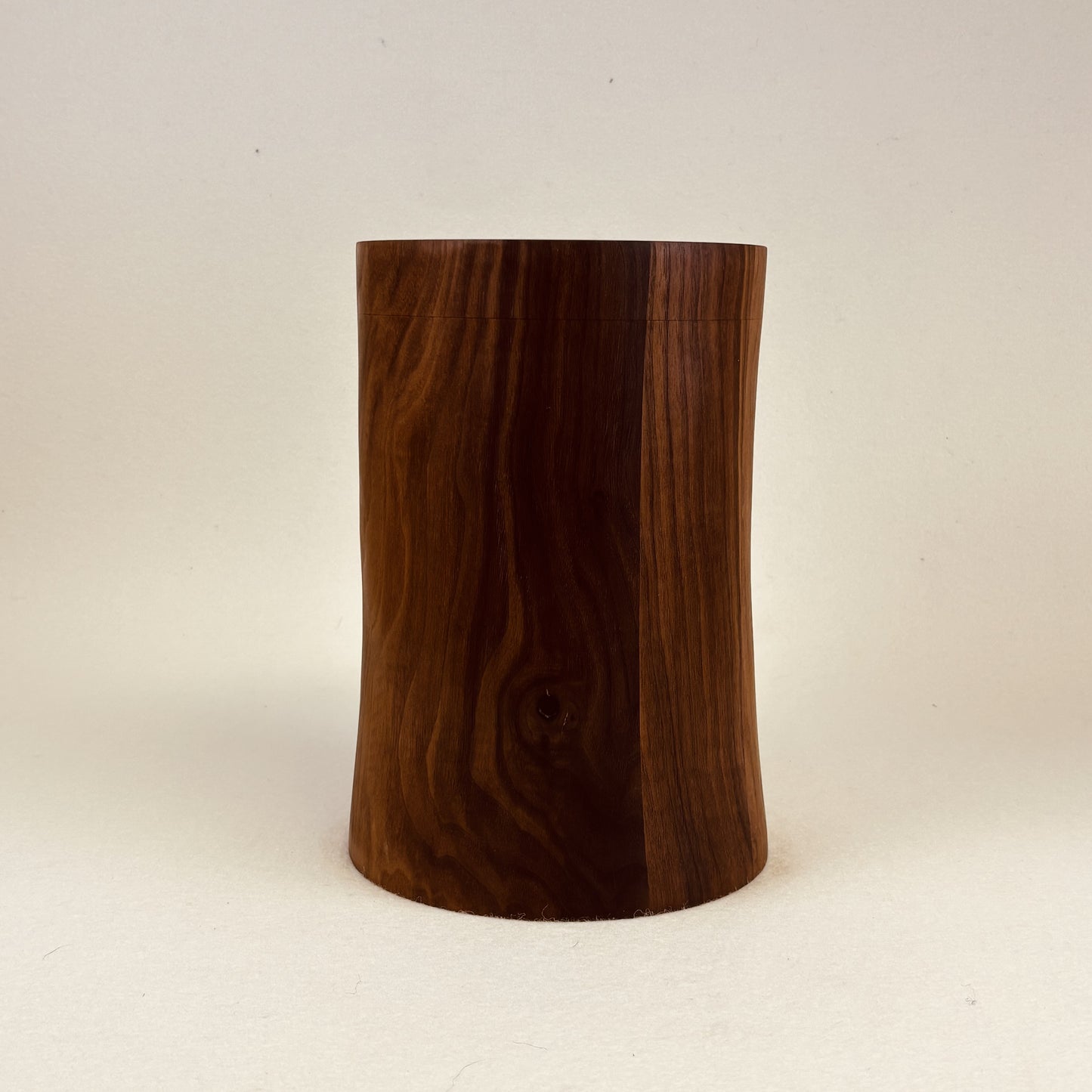 Holzurne "Nussbaum" glatt - 256