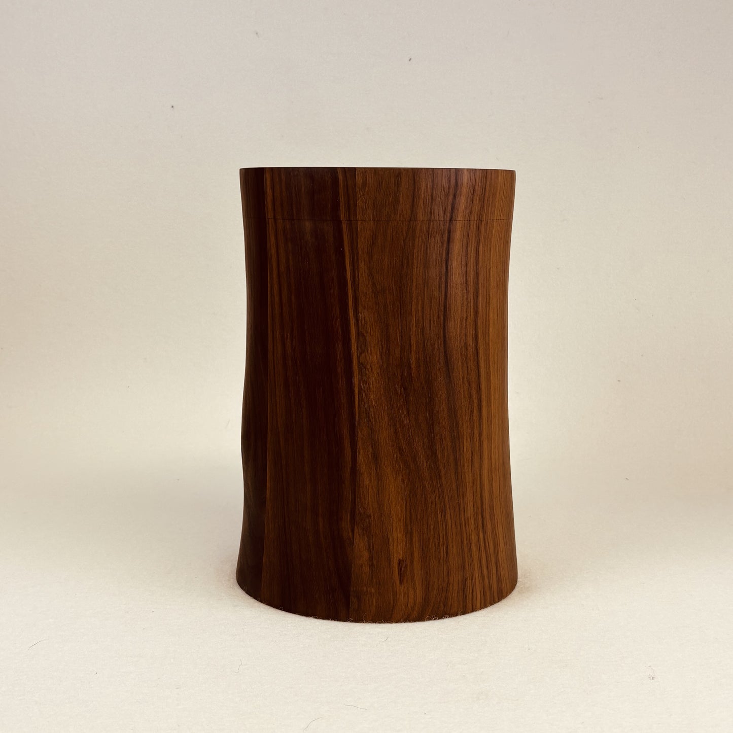 Holzurne "Nussbaum" glatt - 256
