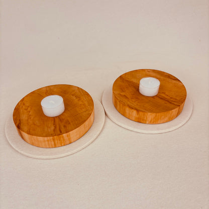 Holzurne in Erle mit Erinnerungsstück "Holzscheibe in Schalenform"