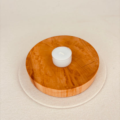Holzurne in Erle mit Erinnerungsstück "Holzscheibe in Schalenform"