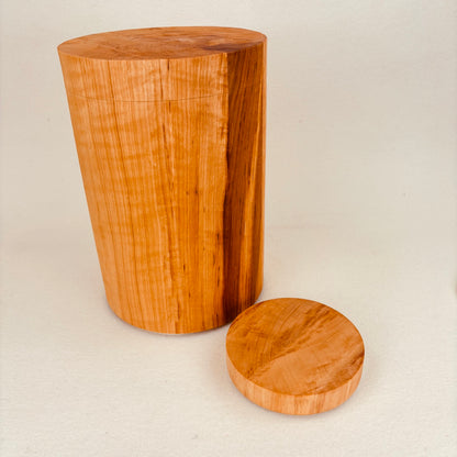 Holzurne in Erle mit Erinnerungsstück "Holzscheibe gerade Form"