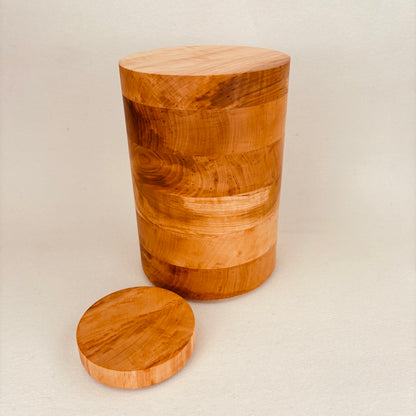 Holzurne in Erle mit Erinnerungsstück "Holzscheibe gerade Form"