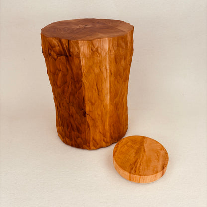 Holzurne in Erle mit Erinnerungsstück "Holzscheibe gerade Form"