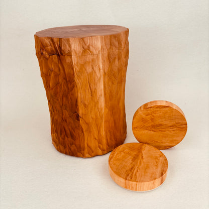 Holzurne in Erle mit Erinnerungsstück "Holzscheibe gerade Form"