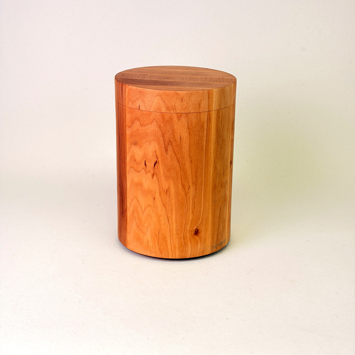 Holzurne aus Erle mit glatter Form – 383