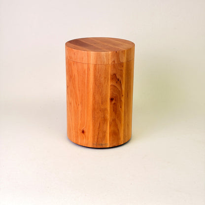 Holzurne aus Erle mit glatter Form – 383