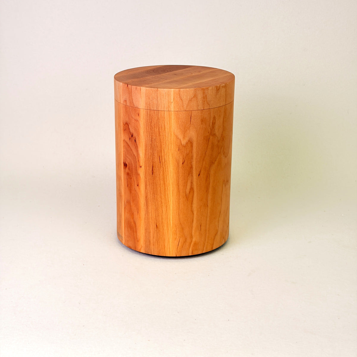 Holzurne aus Erle mit glatter Form – 383