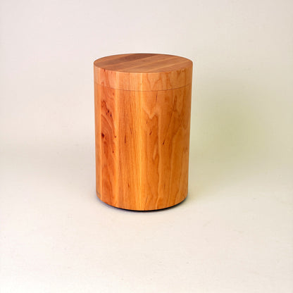 Holzurne aus Erle mit glatter Form – 383