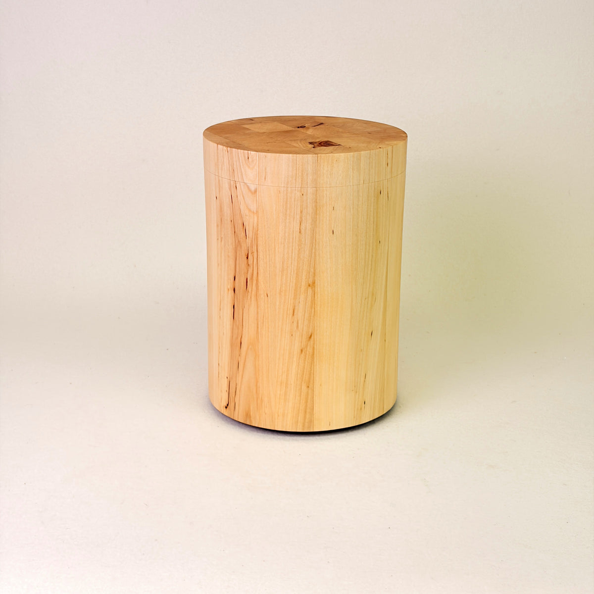 Holzurne aus Maserpappel in glatter Form - 319 (B)