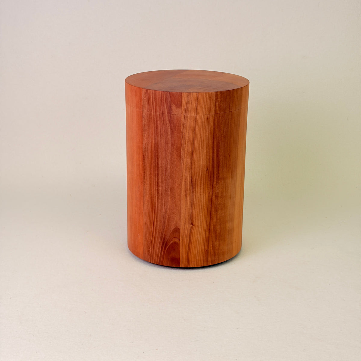 Holzurne aus Elsbeere mir glatter Form – 196