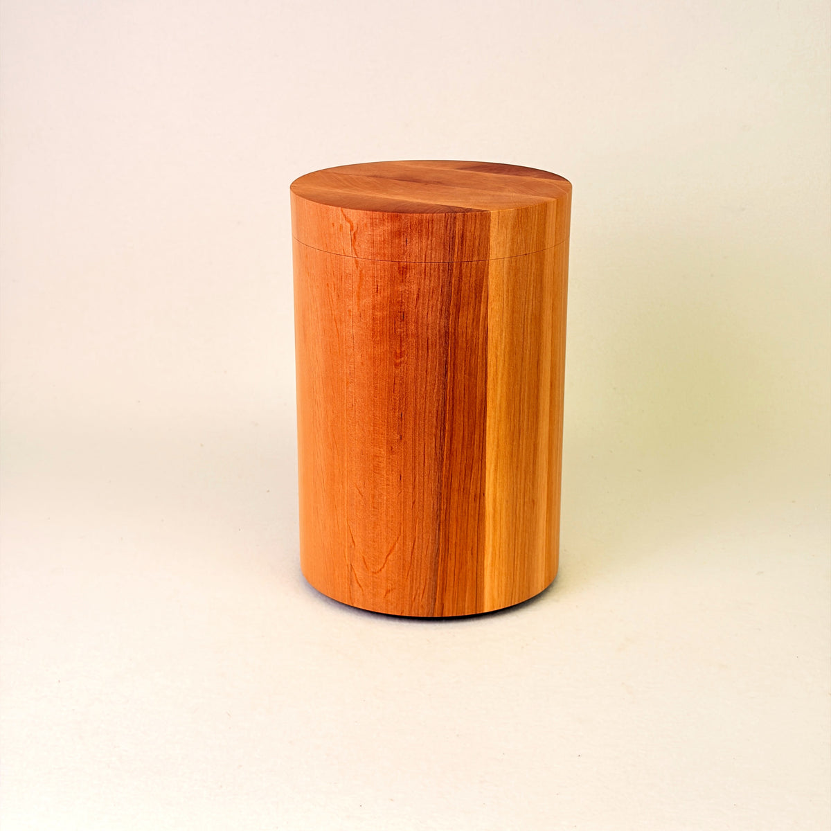 Holzurne aus Erle mit glatter Form – 384