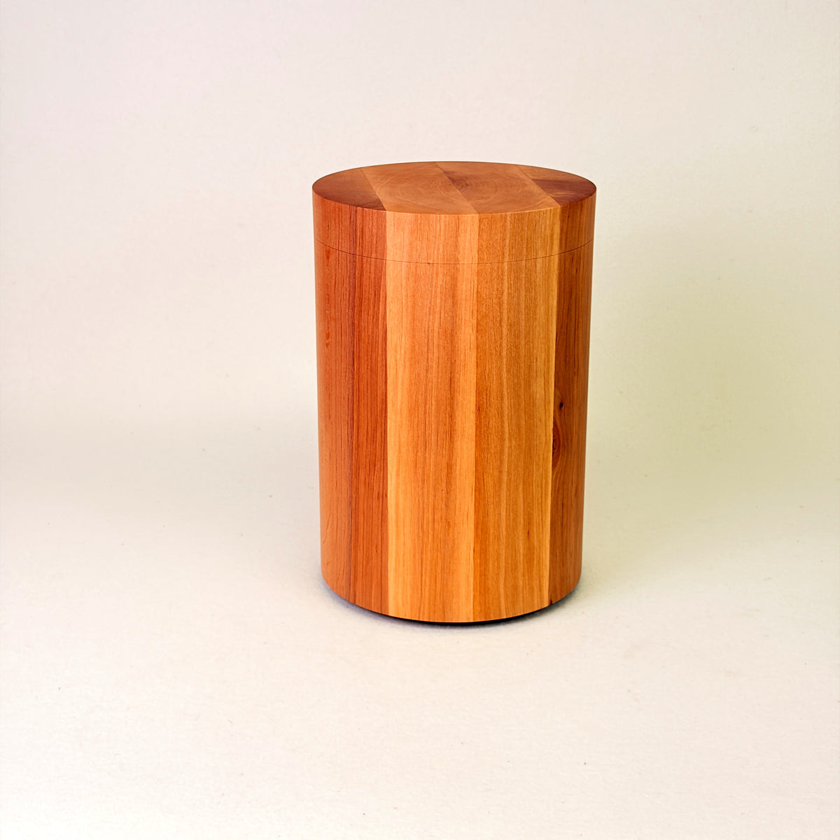 Holzurne aus Erle mit glatter Form – 384