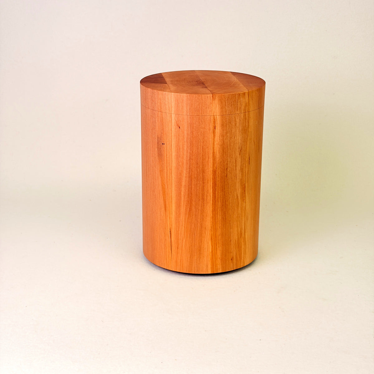 Holzurne aus Erle mit glatter Form – 384