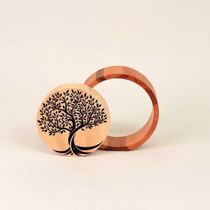 Erinnerungsstück aus Holz: Lebensbaum mit Ring