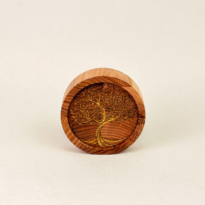 Erinnerungsstück aus Holz: Lebensbaum in Gold mit Ring