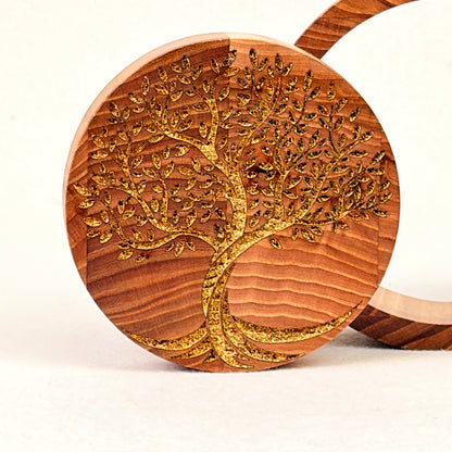 Erinnerungsstück aus Holz: Lebensbaum in Gold mit Ring