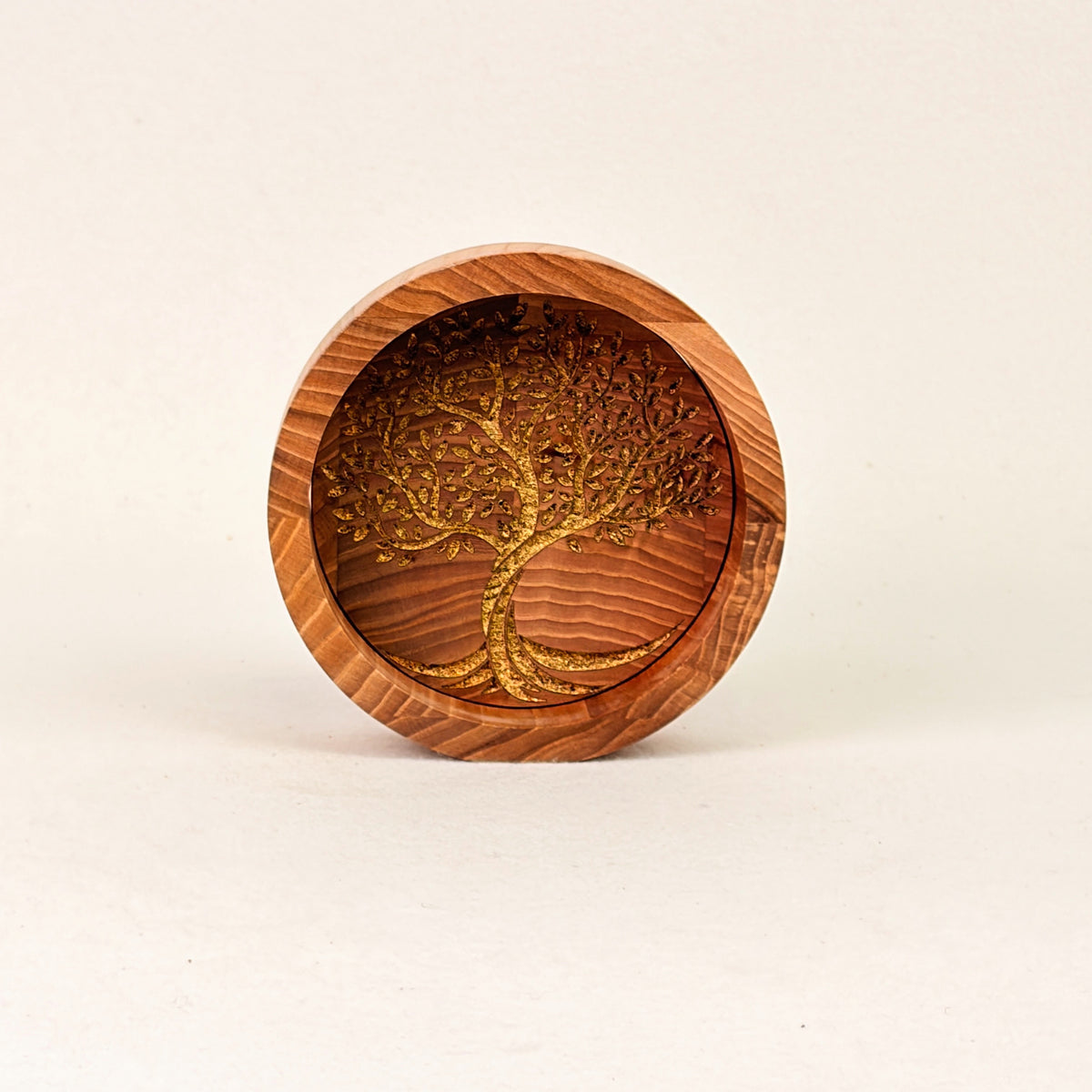 Erinnerungsstück aus Holz: Lebensbaum in Gold mit Ring