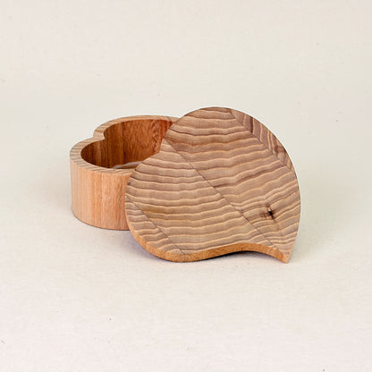 Erinnerungsstück aus Holz: Schatulle Herz