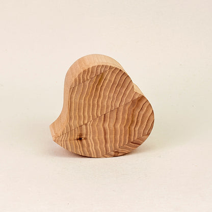 Erinnerungsstück aus Holz: Schatulle Herz