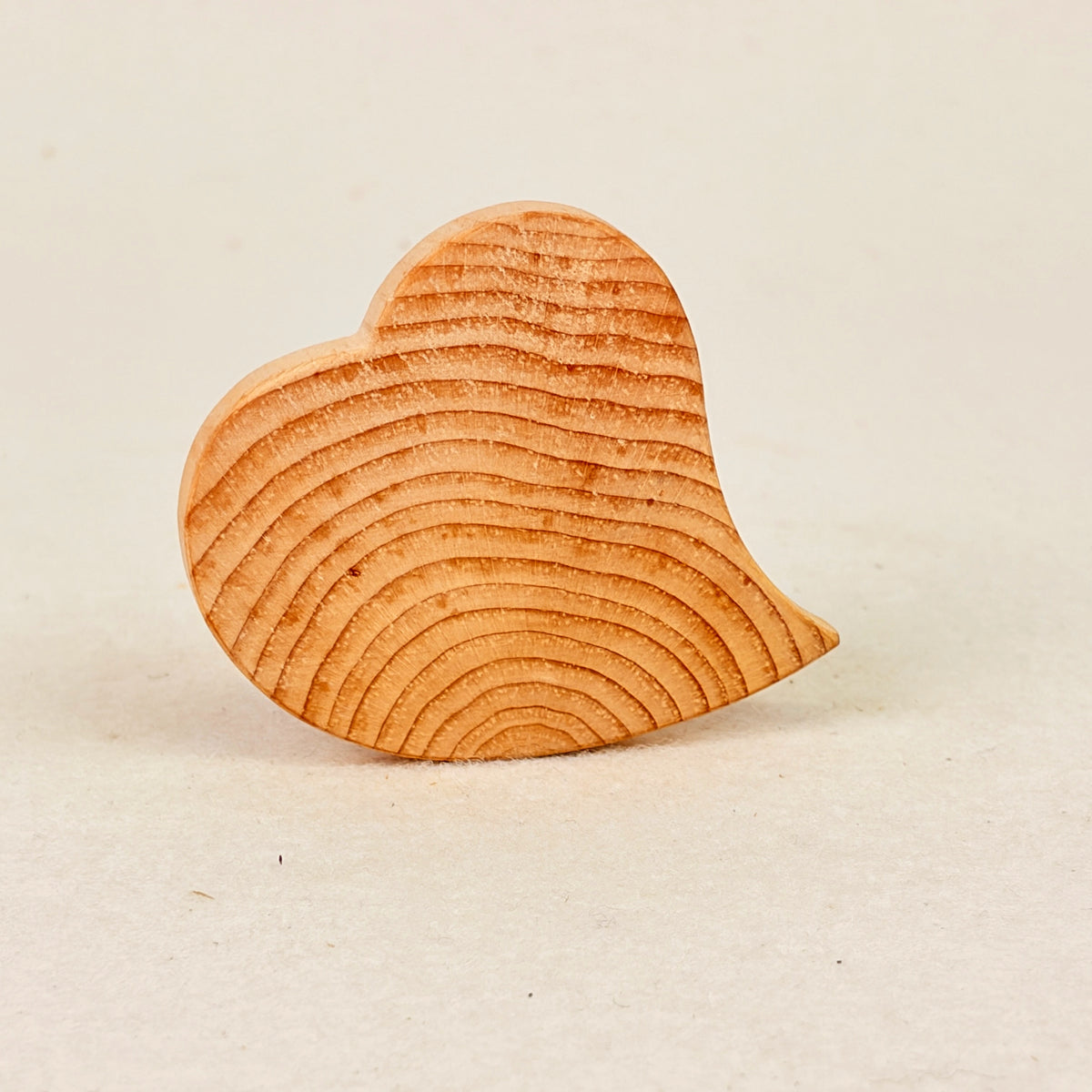 Erinnerungsstück aus Holz: Handschmeichler Herz