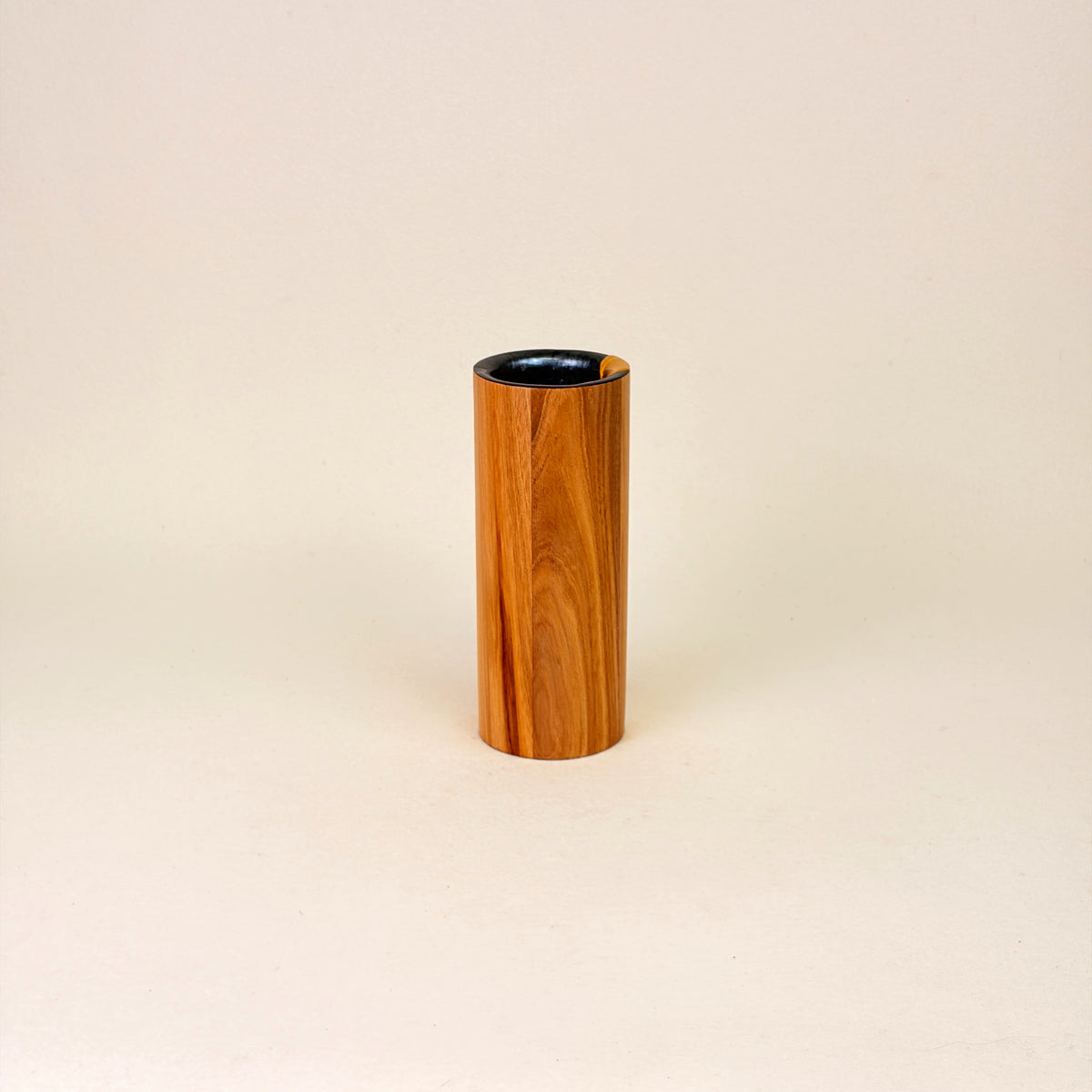 Erinnerungsstück aus Holz: Vase