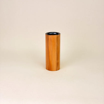 Erinnerungsstück aus Holz: Vase