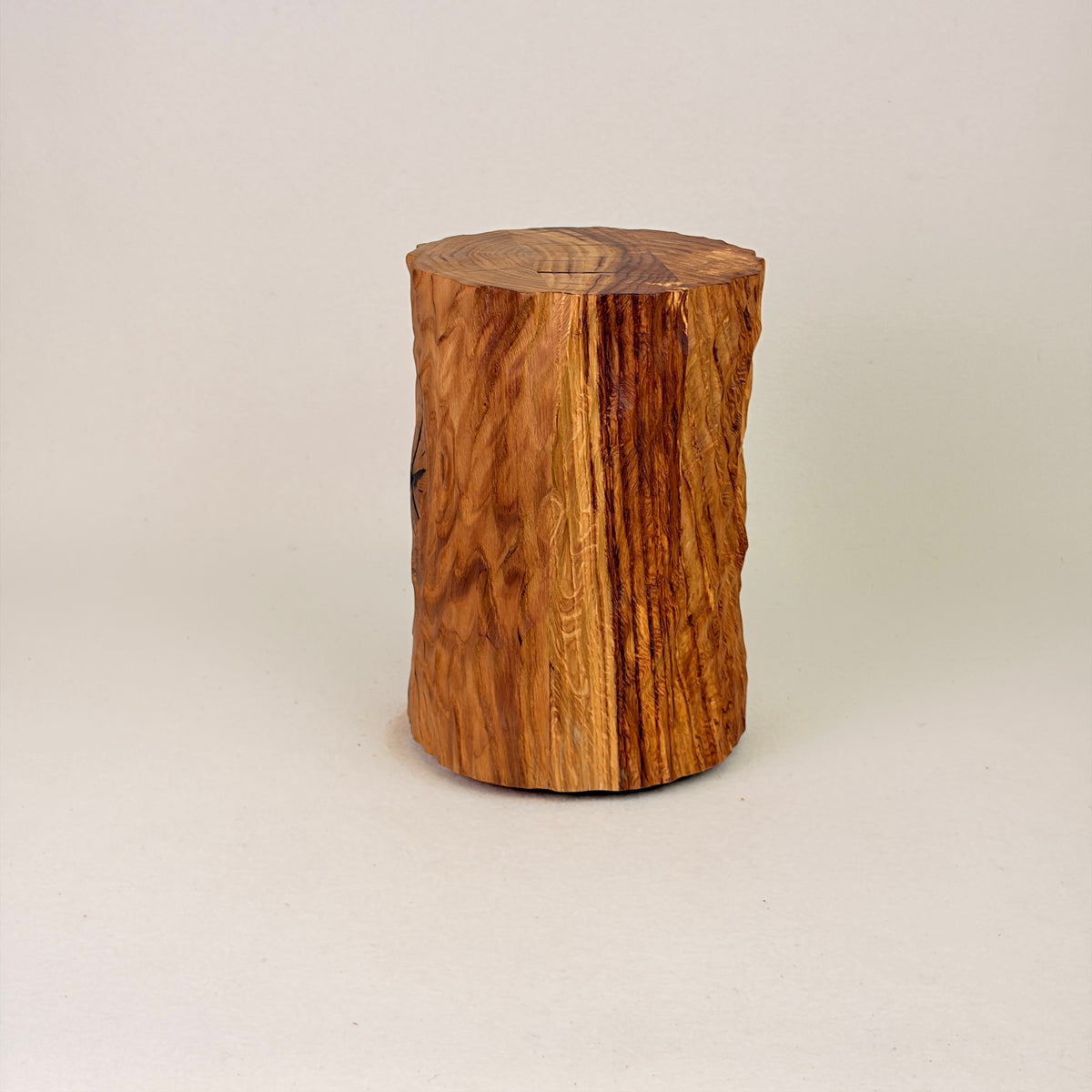 Holzurne aus Eiche mit Struktur Ast - 385