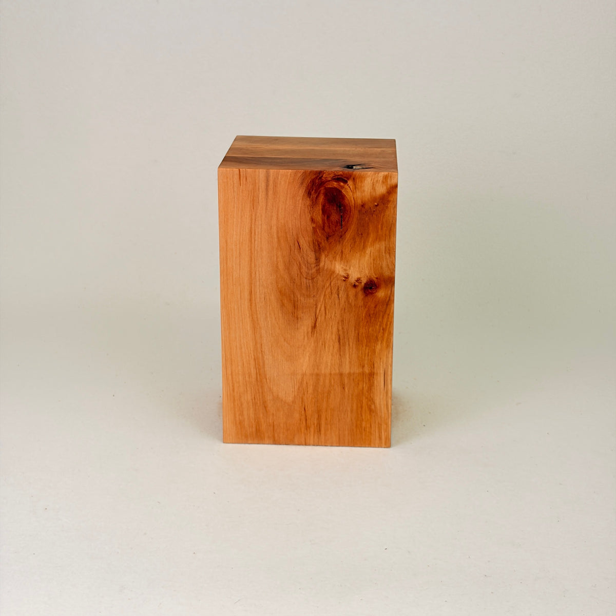Klassische Holzurne – Quadratische Form – Puristisches Design