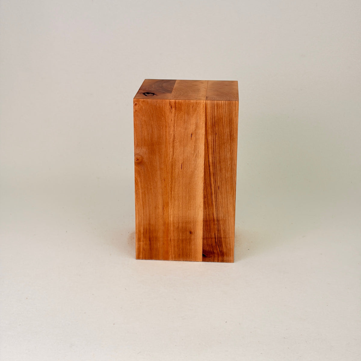 Klassische Holzurne – Quadratische Form – Puristisches Design