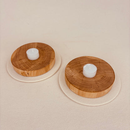 Holzurne in Maserpappel mit Erinnerungsstück "Holzscheibe in Schalenform"