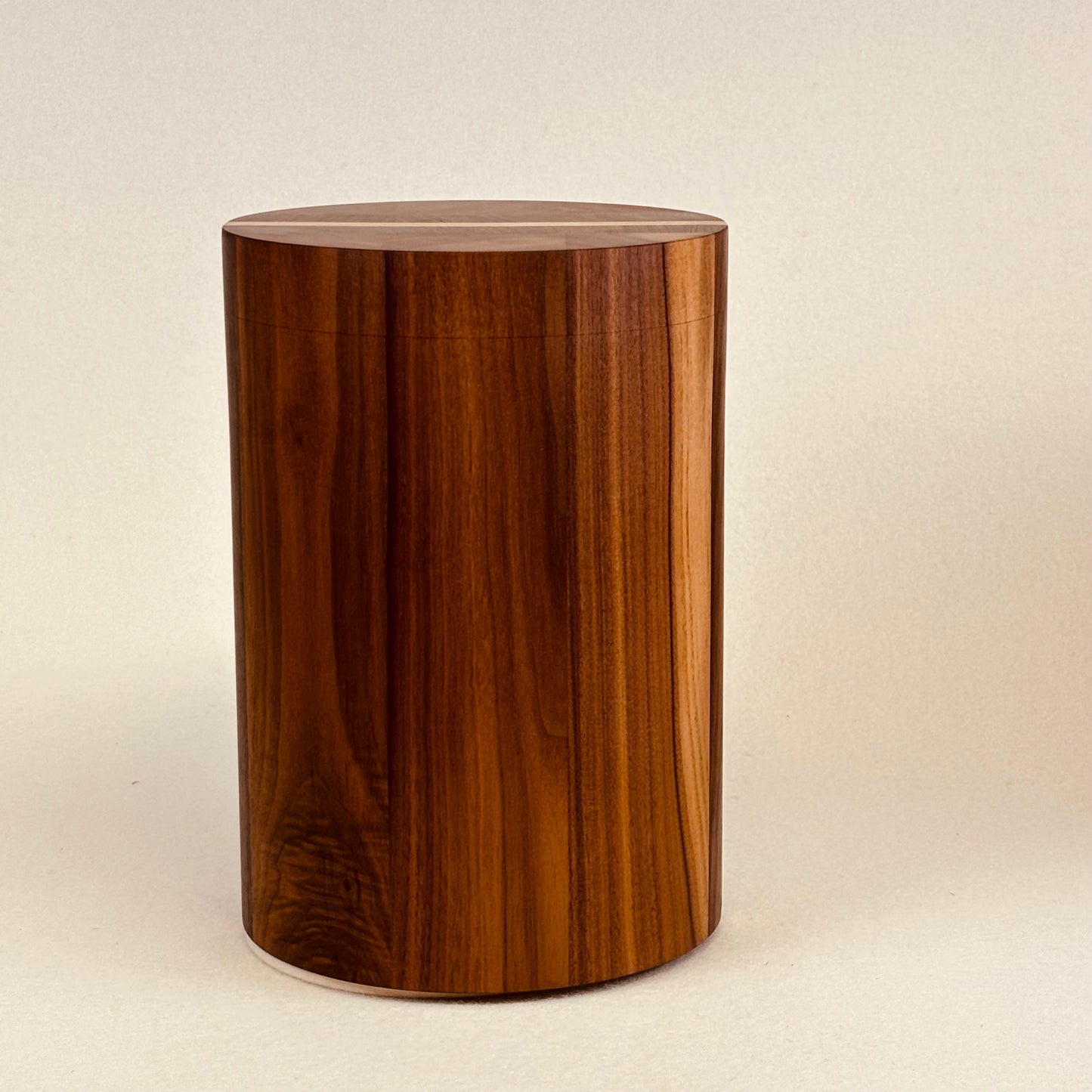 Holzurne "Nussbaum und Linde" mit  Lebensbaum (3 Stück) - 261