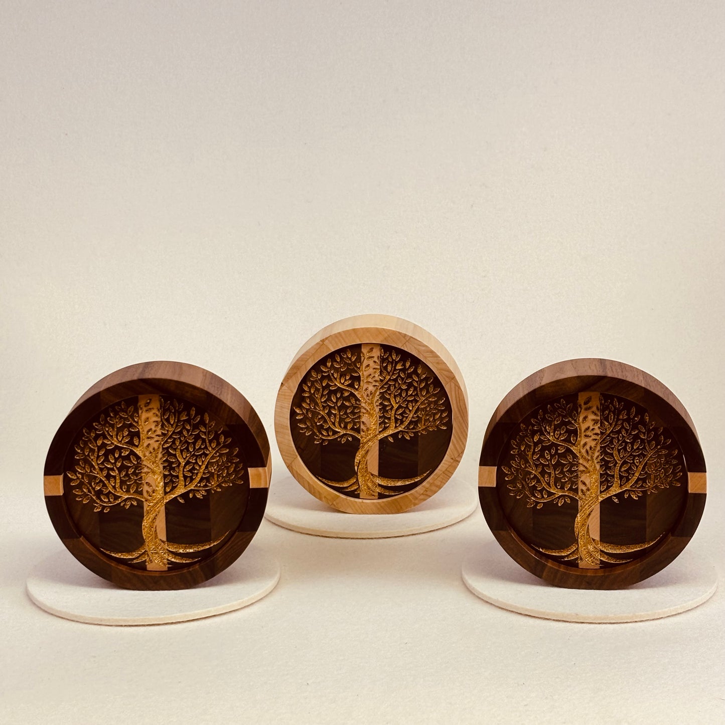 Holzurne "Nussbaum und Linde" mit  Lebensbaum (3 Stück) - 261