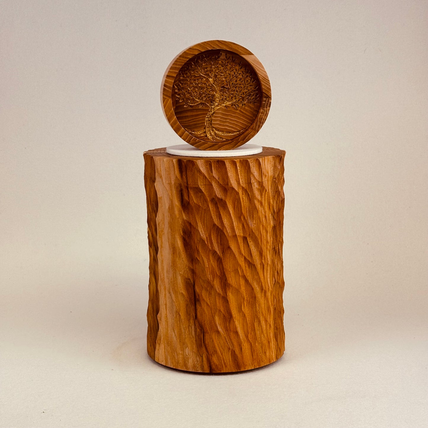 Holzurne "Ulme" struktur  mit Lebensbaum und Vase - 249