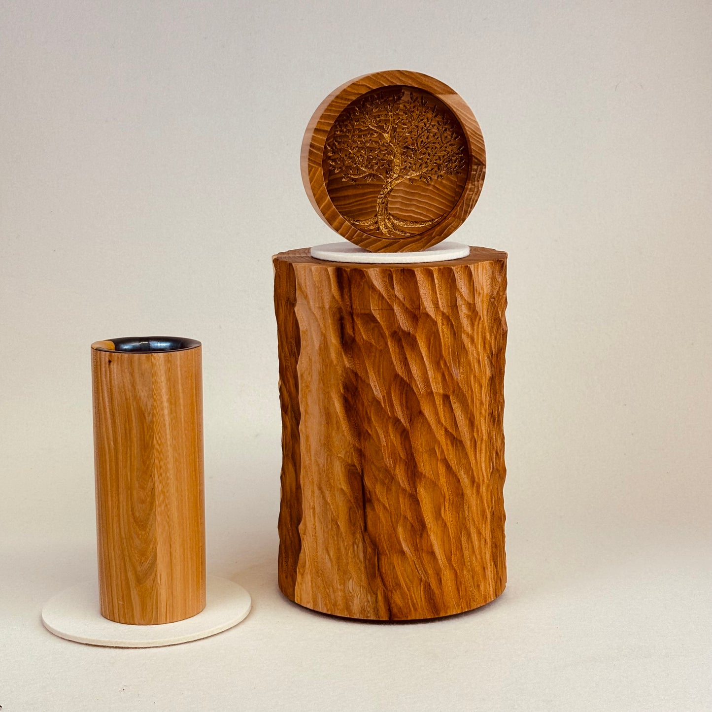 Holzurne "Ulme" struktur  mit Lebensbaum und Vase - 249