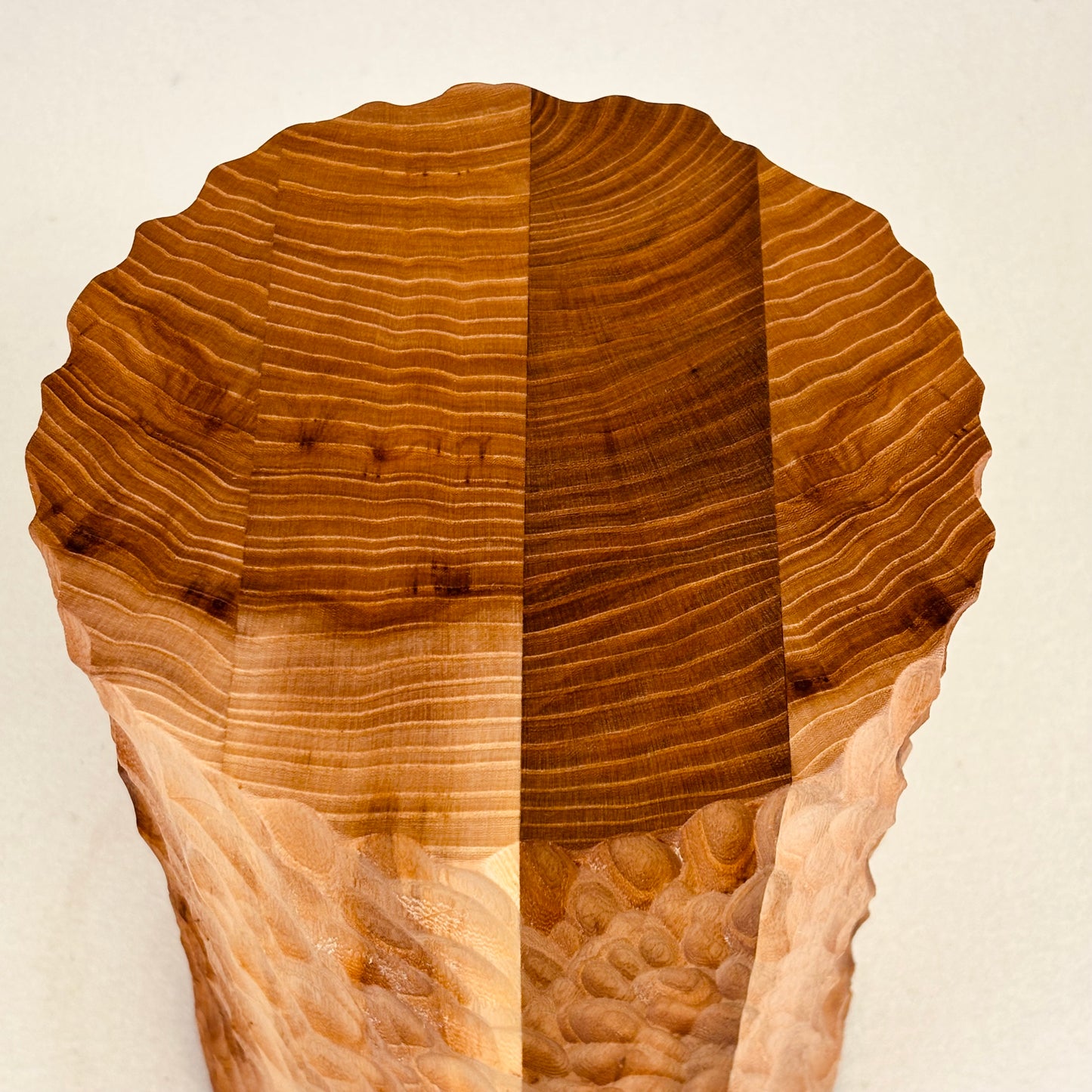 Holzurne "Ulme" struktur  mit Lebensbaum und Vase - 249