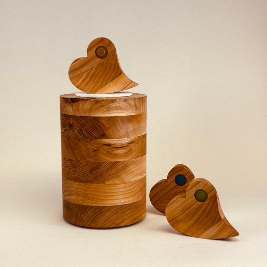 Holzurne "Ulme" bunt Herz mit Lichtpunkt (3 Stück) - 264